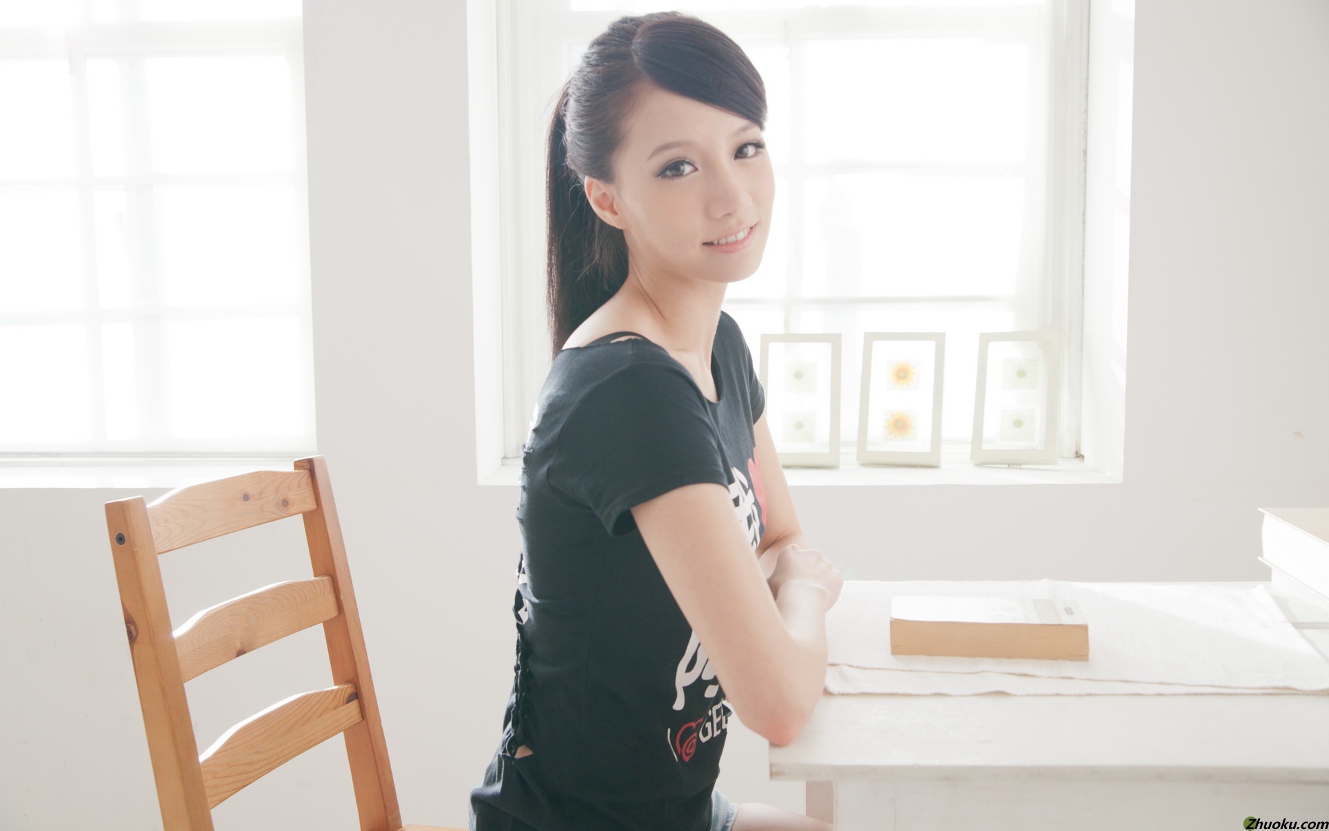 _高清澳门，平面模特美女林采缇-女帝蛇姬性感高清写真手机壁纸图片