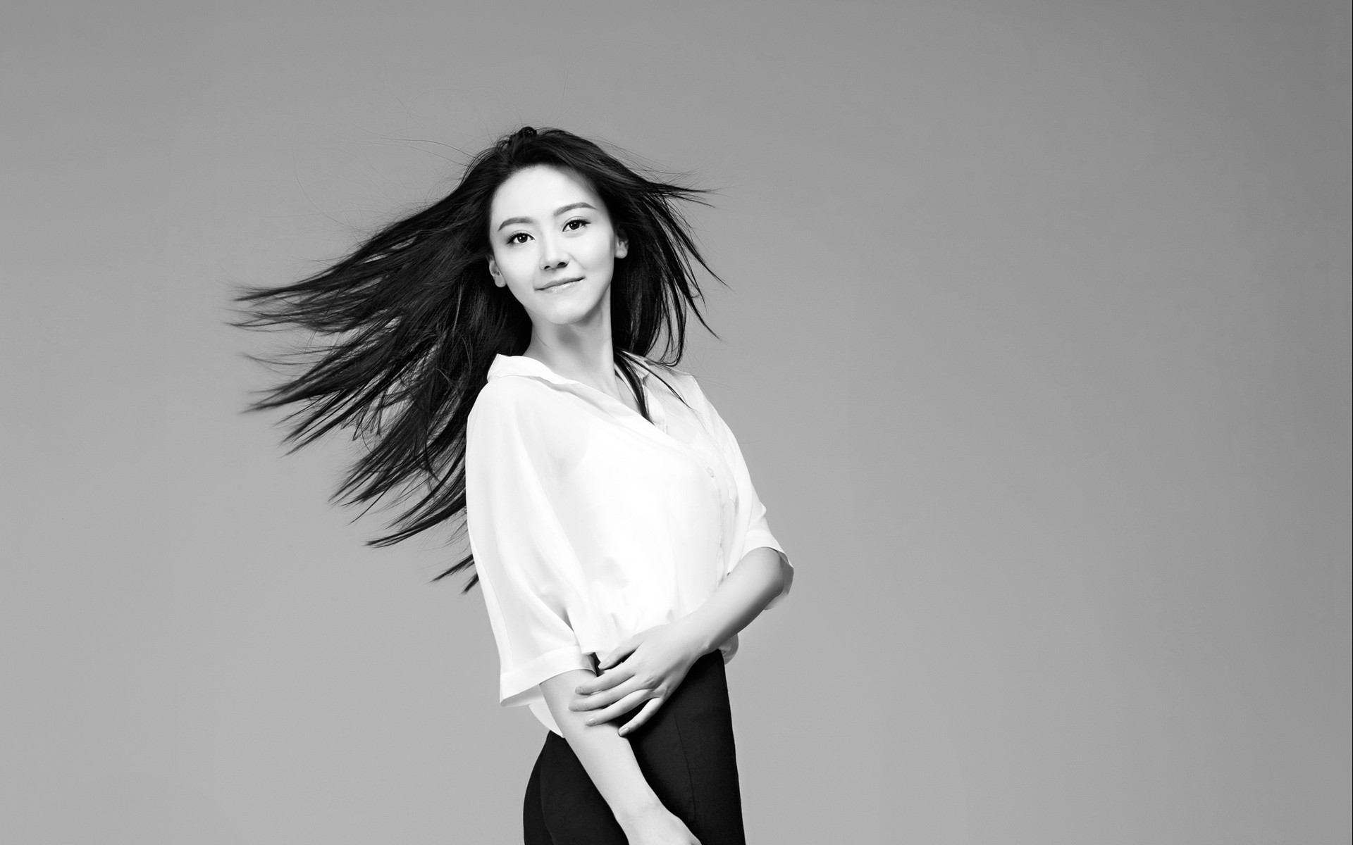 大陆内地四川成都女演员黄梦莹优雅迷人写真桌面壁纸图片