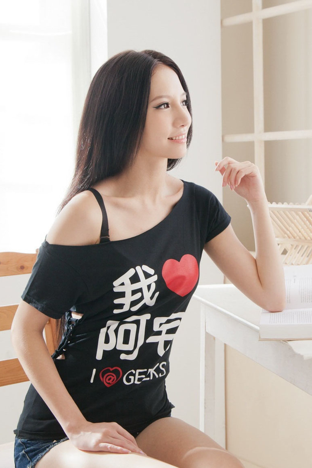 _高清澳门，平面模特美女林采缇-女帝蛇姬性感高清写真手机壁纸图片