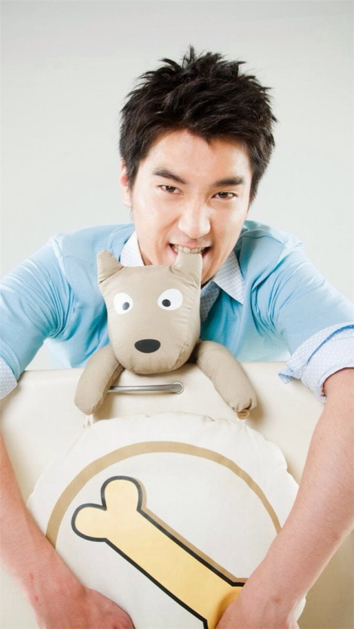 内地台湾省台北华语影视男演员赵又廷最新时尚杂志封面高清桌面图片