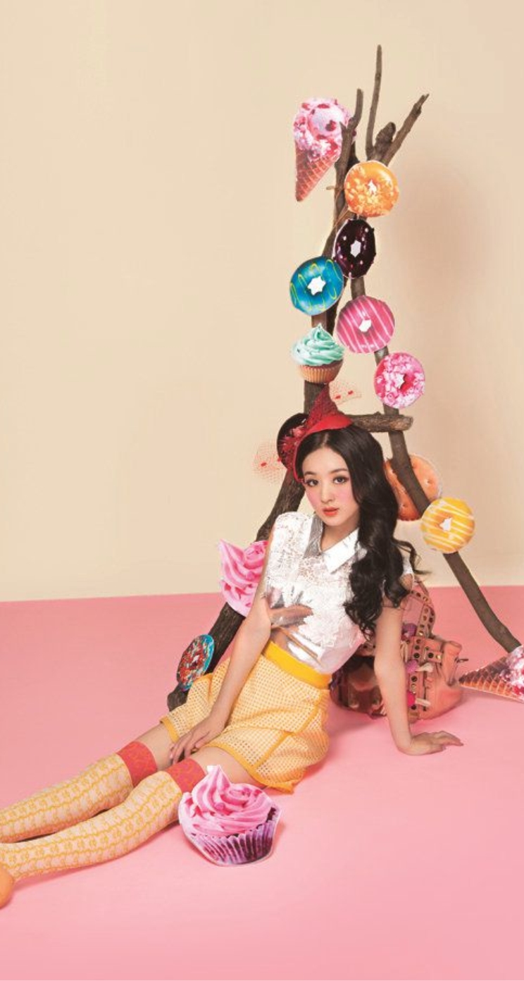 赵丽颖红色礼服长裙性感写真图片