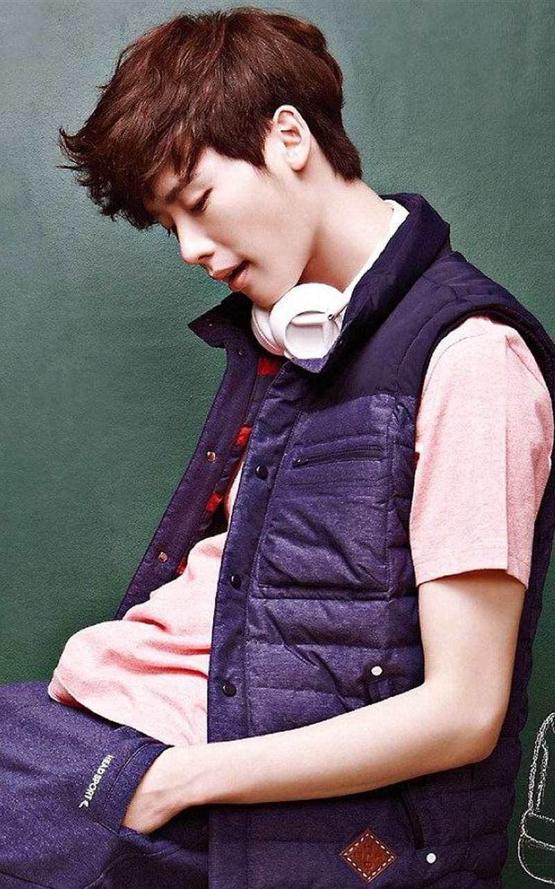 韩国男星李钟硕时尚个性写真手机壁纸图片