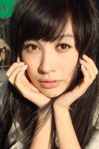 花儿与少年李菲儿青春派时尚写真手机壁纸图片