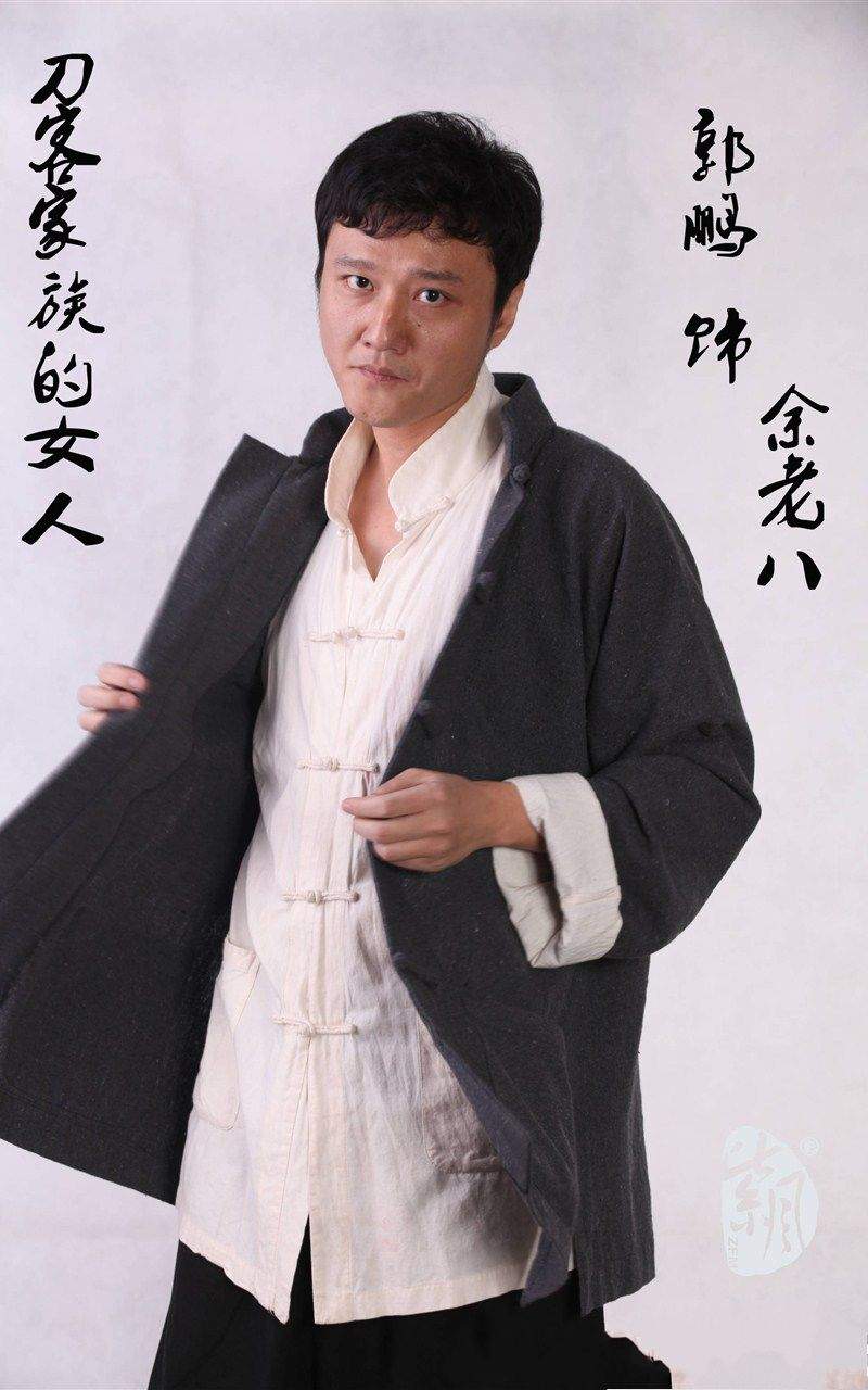 高清中国内地新疆伊犁影视女演员佟丽娅杂志封面写真高清壁纸图片