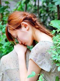 露肩毛衣美女手机壁纸图片