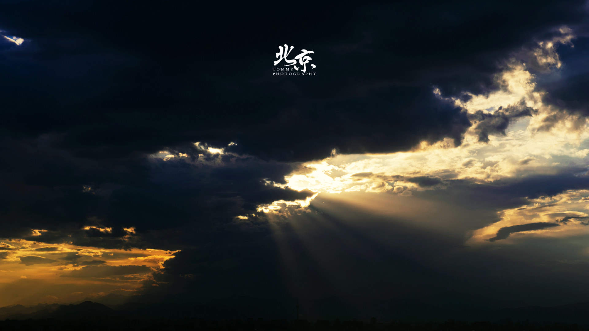 蔚蓝天空高清桌面壁纸图片