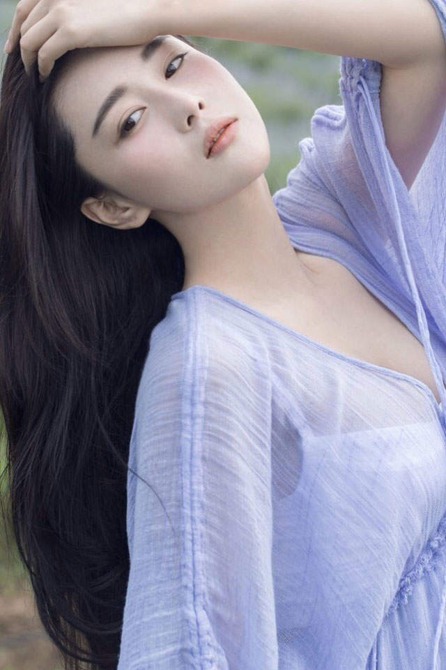张馨予图片