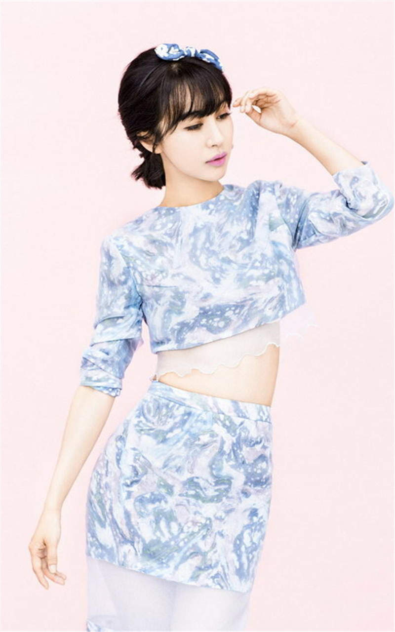 花儿与少年李菲儿青春派时尚写真手机壁纸图片
