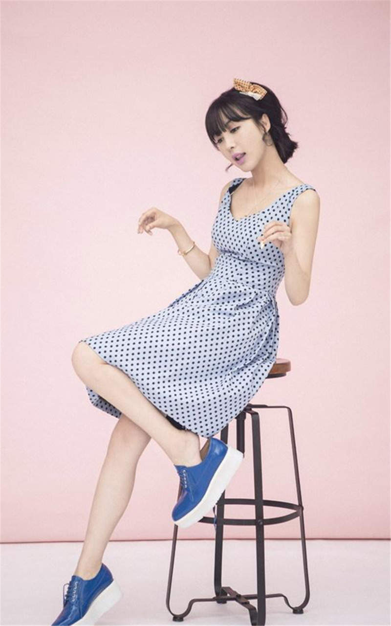 花儿与少年李菲儿青春派时尚写真手机壁纸图片