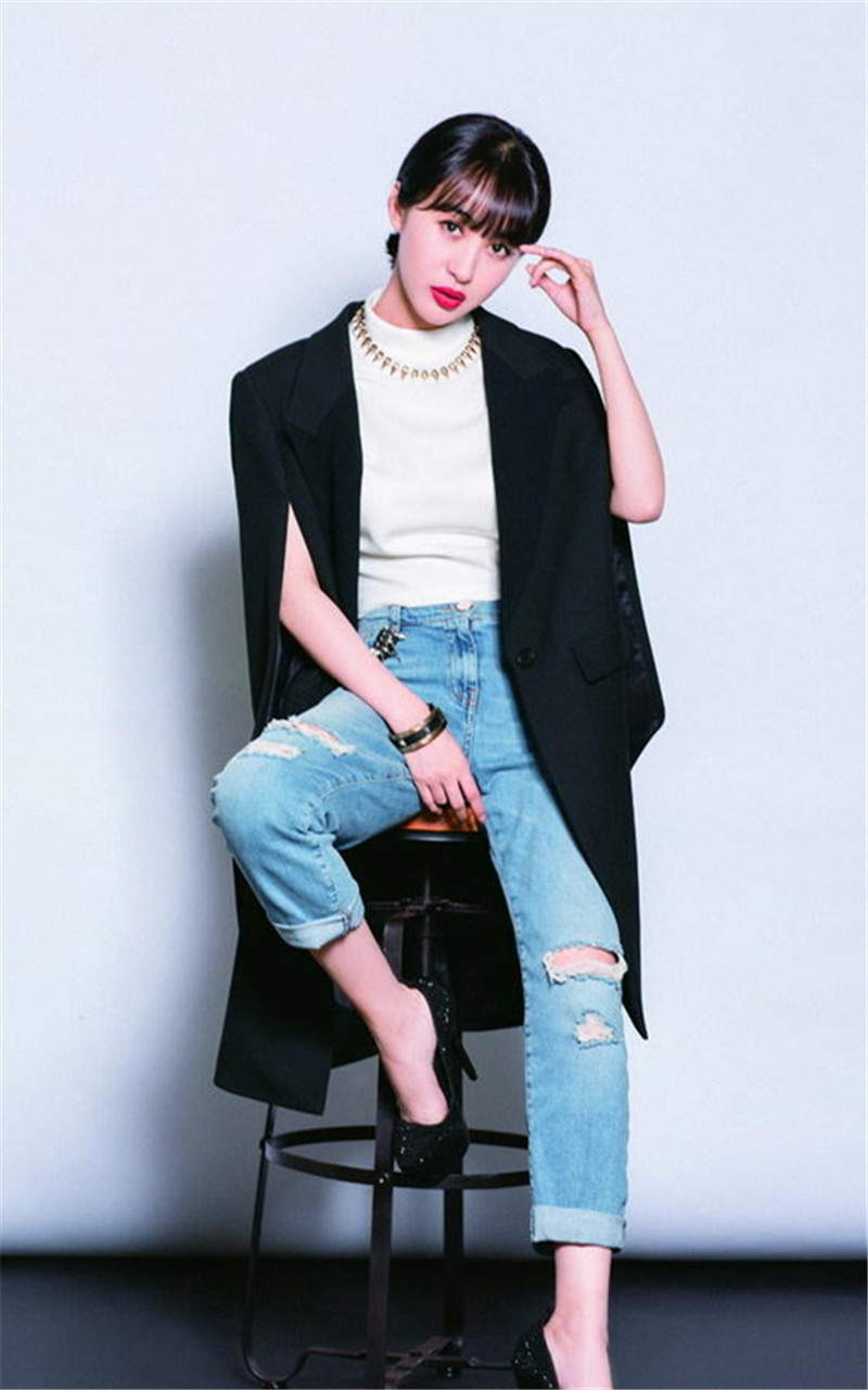 花儿与少年李菲儿青春派时尚写真手机壁纸图片