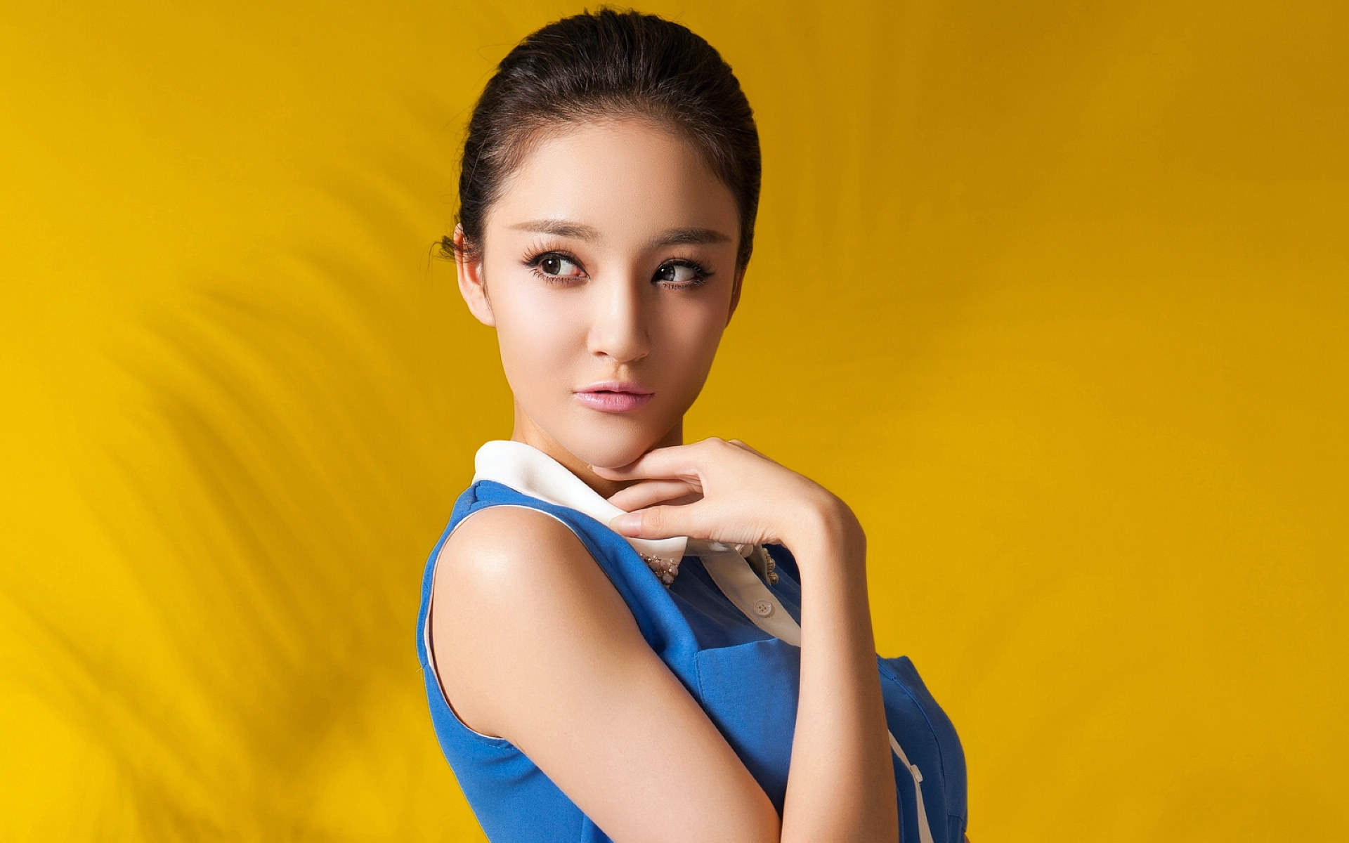 中国湖南衡阳女演员刘雨欣吮指挑逗你的眼球图片 中国湖南衡阳女演员刘雨欣吮指挑逗你的眼球图片