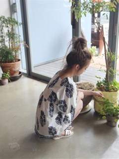 网络红人赵雨菲个性红色写真图片下载图片