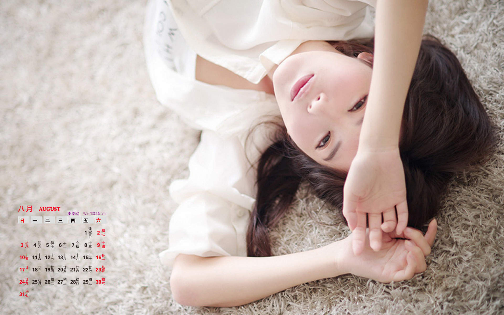 2014年8月日历壁纸性感女星詹妮弗安妮斯顿简约时尚写真图片