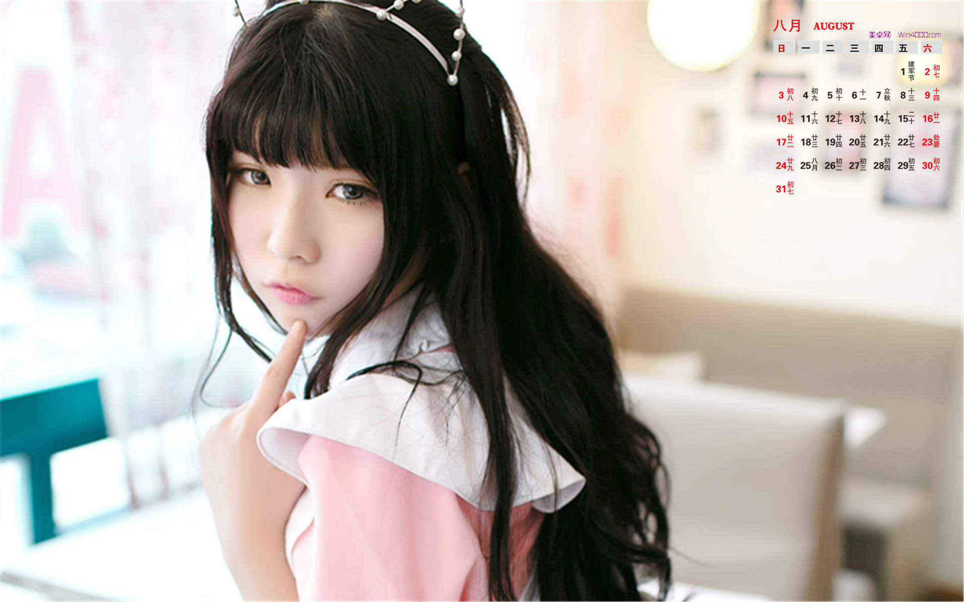 2014年8月日历壁纸性感女星詹妮弗安妮斯顿简约时尚写真图片