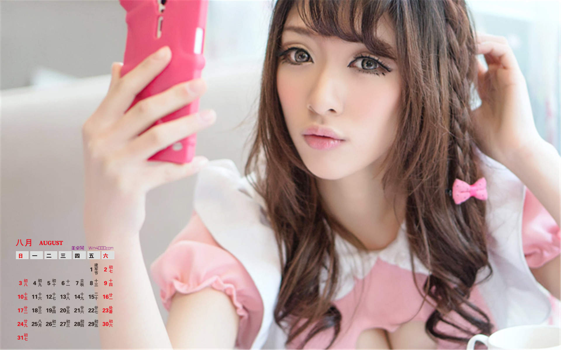 2014年8月日历壁纸性感女星詹妮弗安妮斯顿简约时尚写真图片