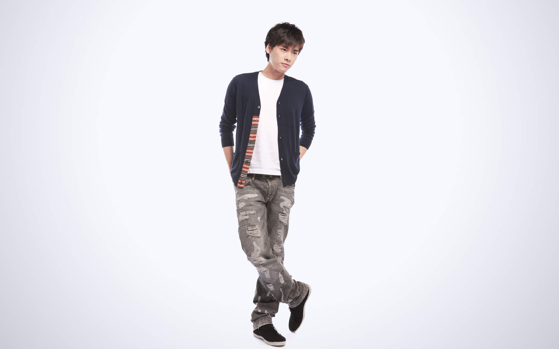 高清中国内地四川成都男演员帅气男神李易峰图片李易峰简约写真白衬衫男神演绎儒雅气质图片