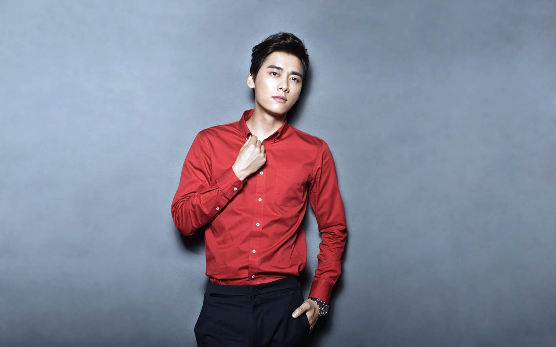 高清中国内地四川成都男演员帅气男神李易峰图片李易峰简约写真白衬衫男神演绎儒雅气质图片