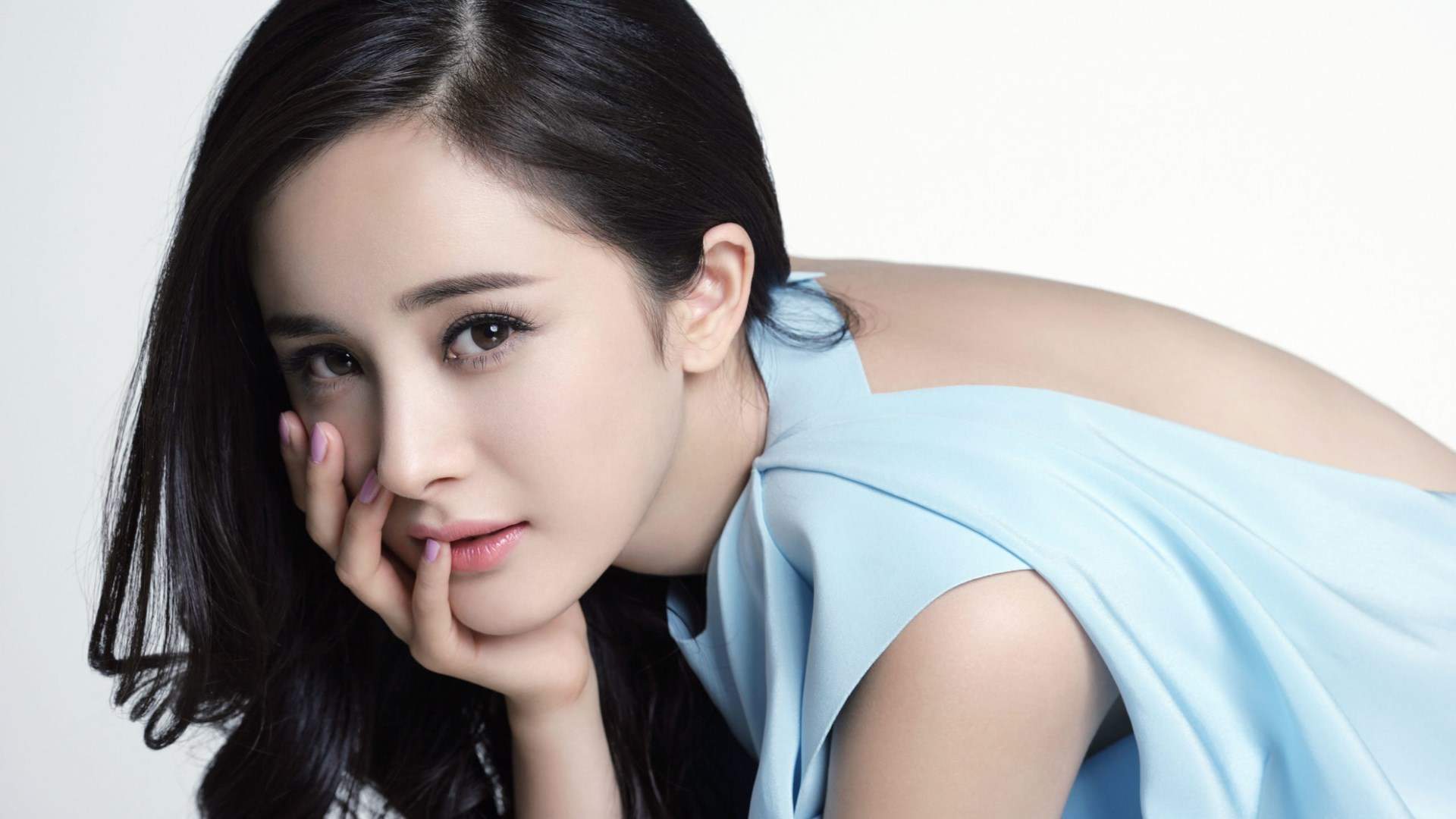高清中国内地北京影视女演员杨幂写真win8高清电脑桌面主题壁纸下载图片