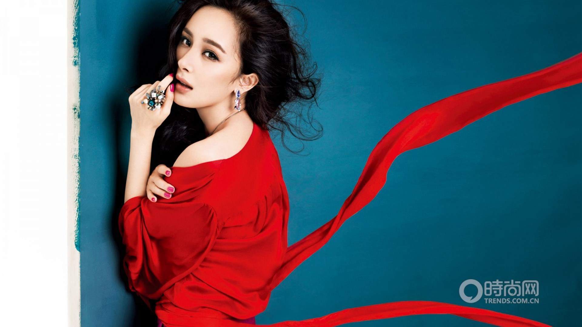 高清中国内地北京影视女演员杨幂写真win8高清电脑桌面主题壁纸下载图片