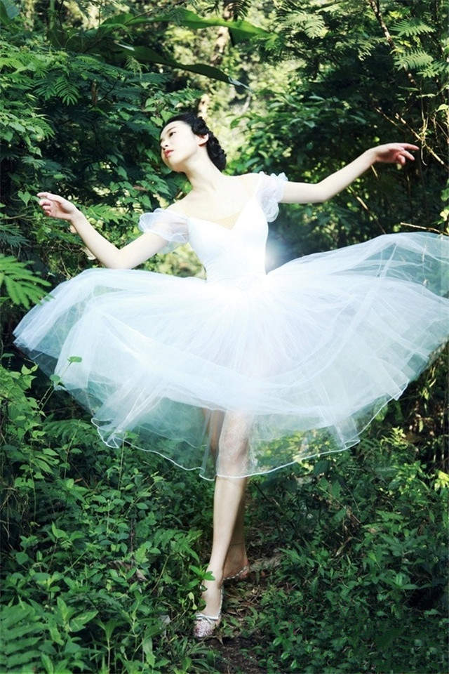 高清湖北武汉美女张辛苑水中静态唯美魅惑写真图片