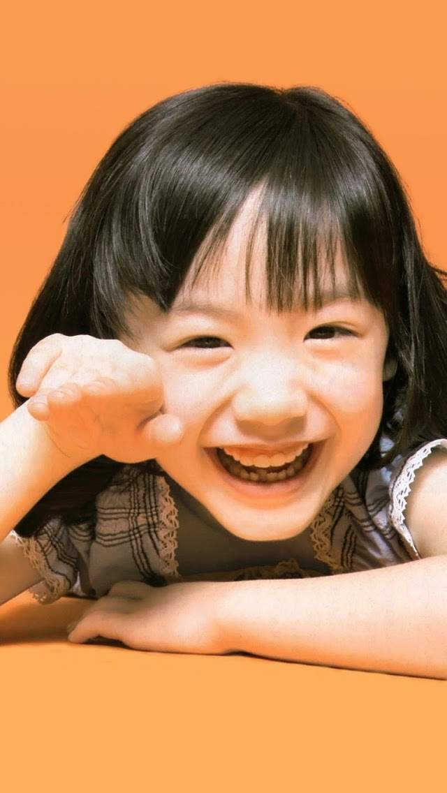 小可爱小萝莉iPhone5壁纸下载图片