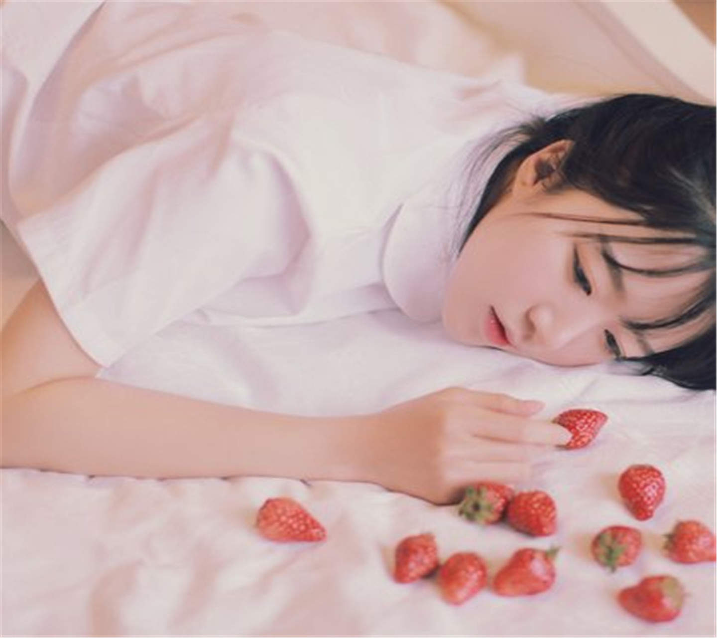 高清90后校花甜美灵动美少女学生装清纯写真图片手机壁纸图片