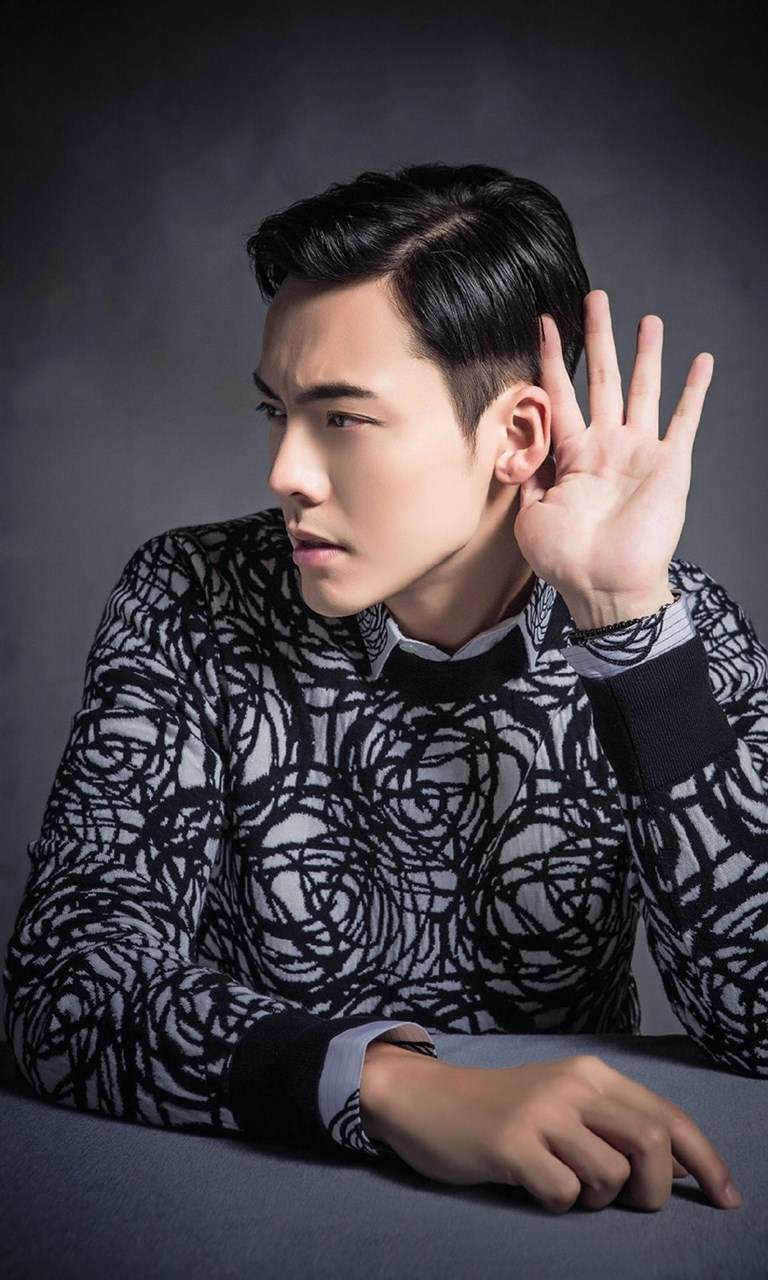 中国香港华语影视男演员歌手陈伟霆第四张个人专辑《headsortails》宣传写真图片陈伟霆专辑封面写真图片图片
