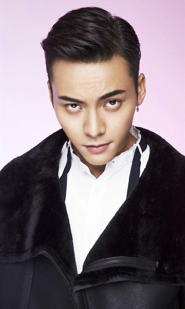 中国香港华语影视男演员歌手陈伟霆第四张个人专辑《headsortails》宣传写真图片陈伟霆专辑封面写真图片图片