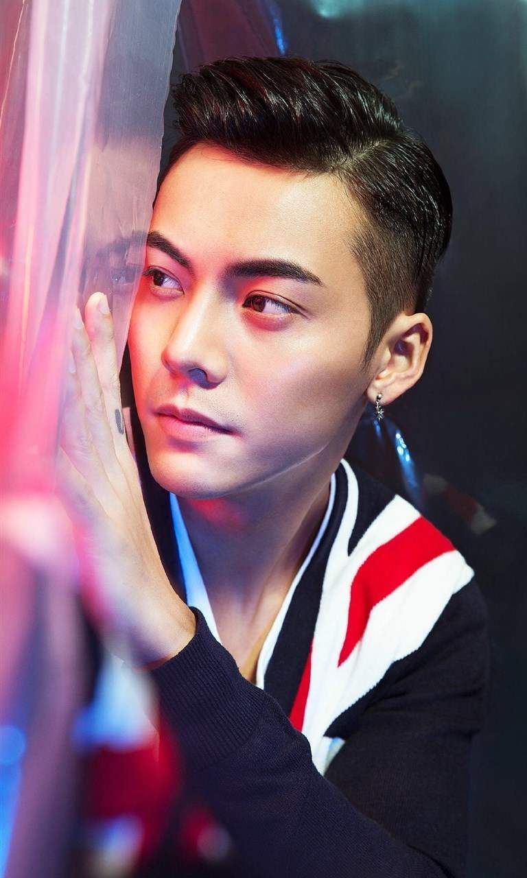 中国香港华语影视男演员歌手陈伟霆老九门高清男神手机锁屏壁纸图片 中国香港华语影视男演员歌手陈伟霆老九门高清男神手机锁屏壁纸图片