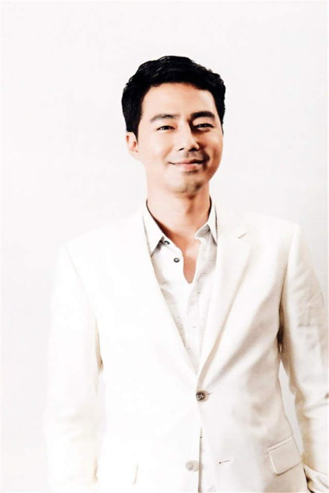 高清韩国首尔男星赵寅成帅气亮相红毯引粉丝尖叫赵寅成图片图片