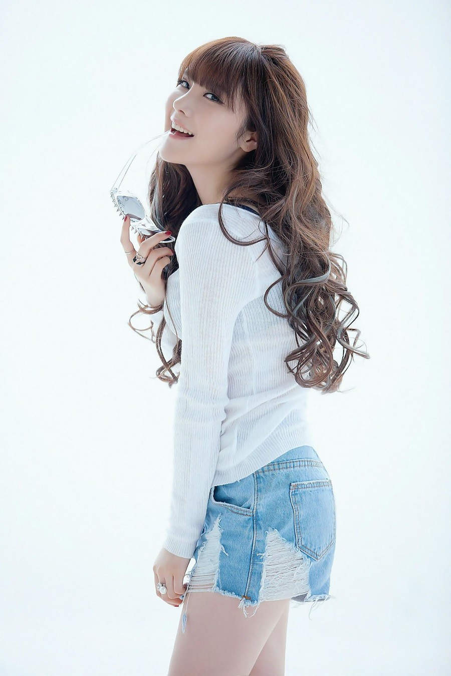 露肩毛衣美女手机壁纸图片