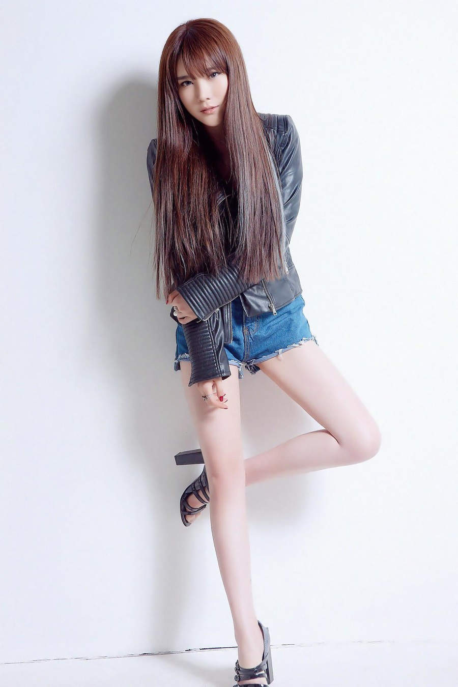 高清中国内地辽宁省沈阳女演员戴燕妮酷美时尚写真图片图片