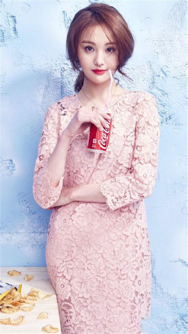 高清中国内地女演员郑爽泡面刘海清爽元气写真图片图片