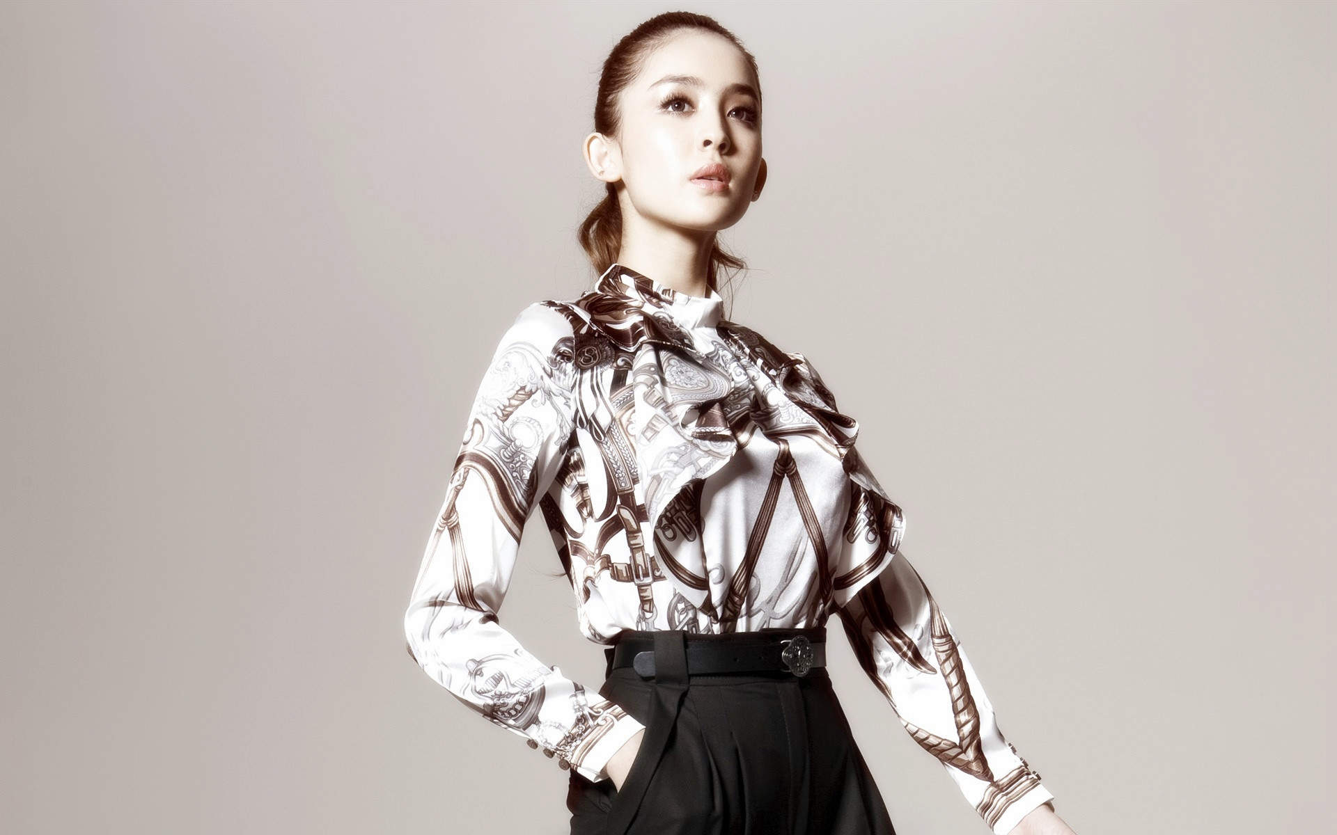 中国内地新疆乌鲁木齐市影视女演员古力娜扎清秀写真手机壁纸图片