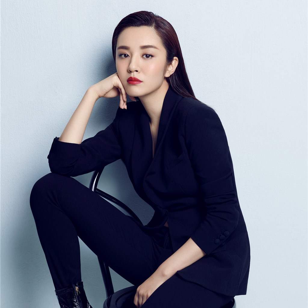 中国内地山东省青岛女演员王晓晨清新甜美夏日写真高清图片图片