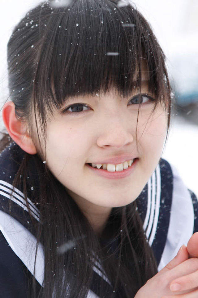 日本千叶女歌手铃木爱理桌面壁纸之居家写真图片