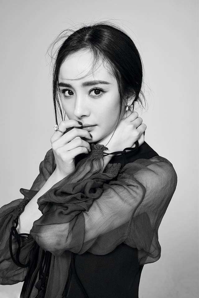 高清中国内地北京影视女演员杨幂白色吊带裙性感妩媚图片图片