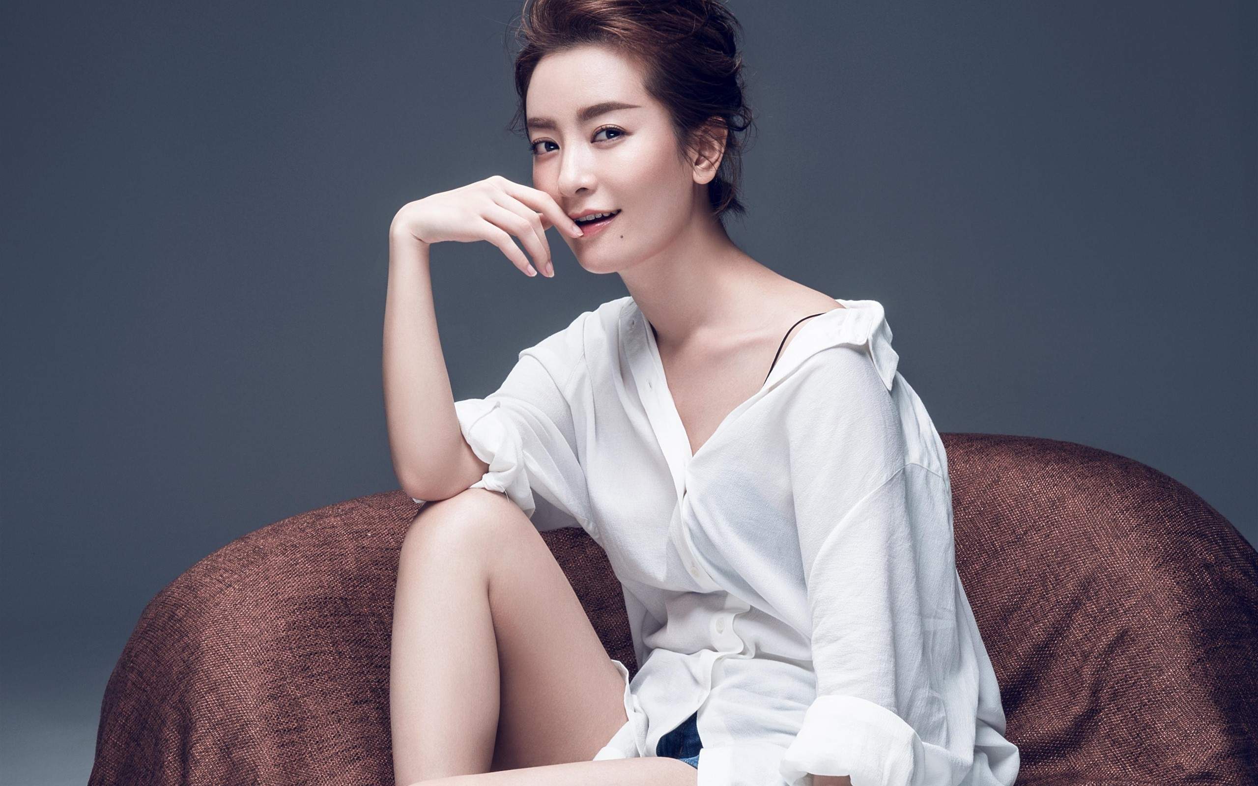 美女明星李晟桌面超清壁纸图片