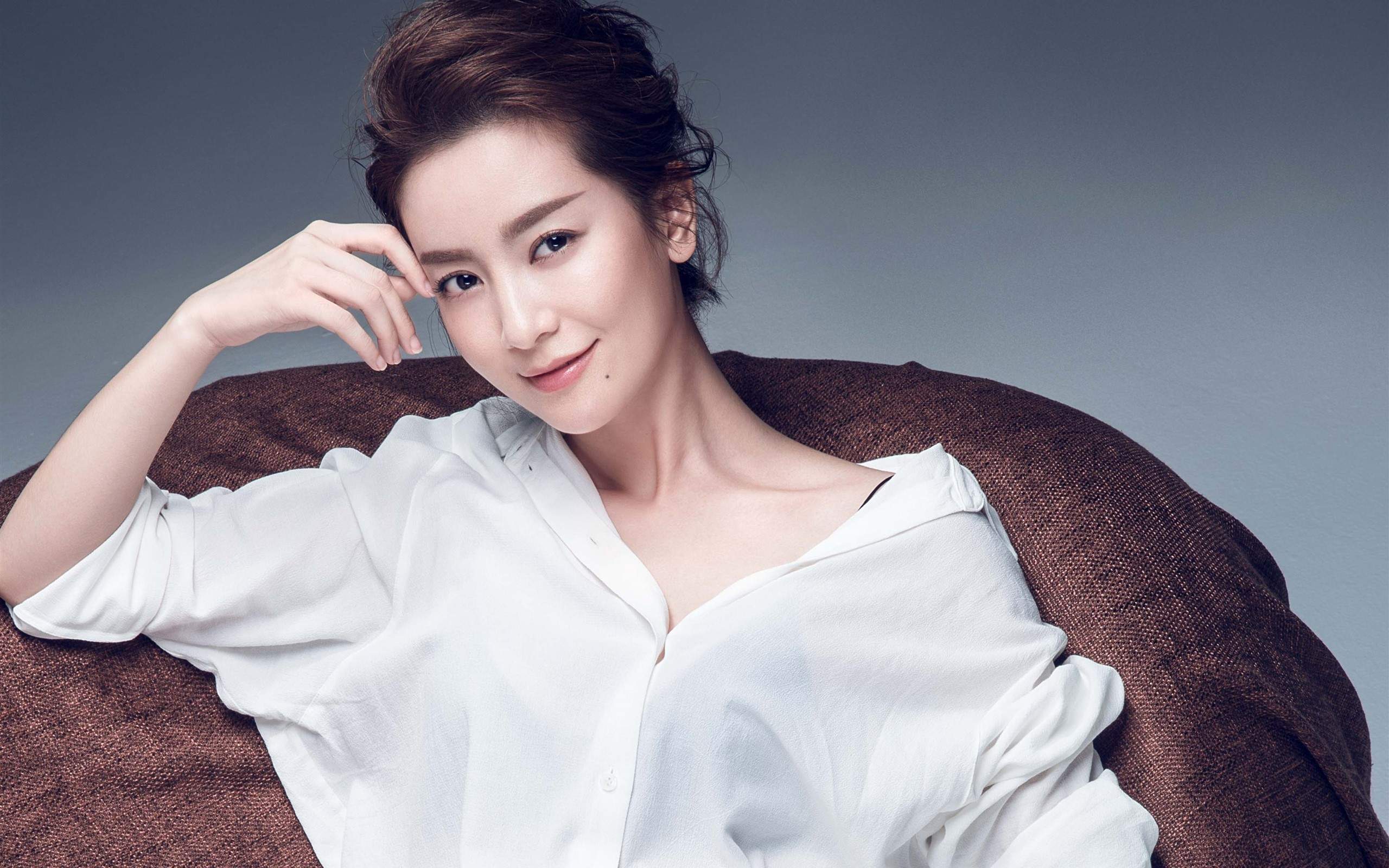 美女明星李晟桌面超清壁纸图片