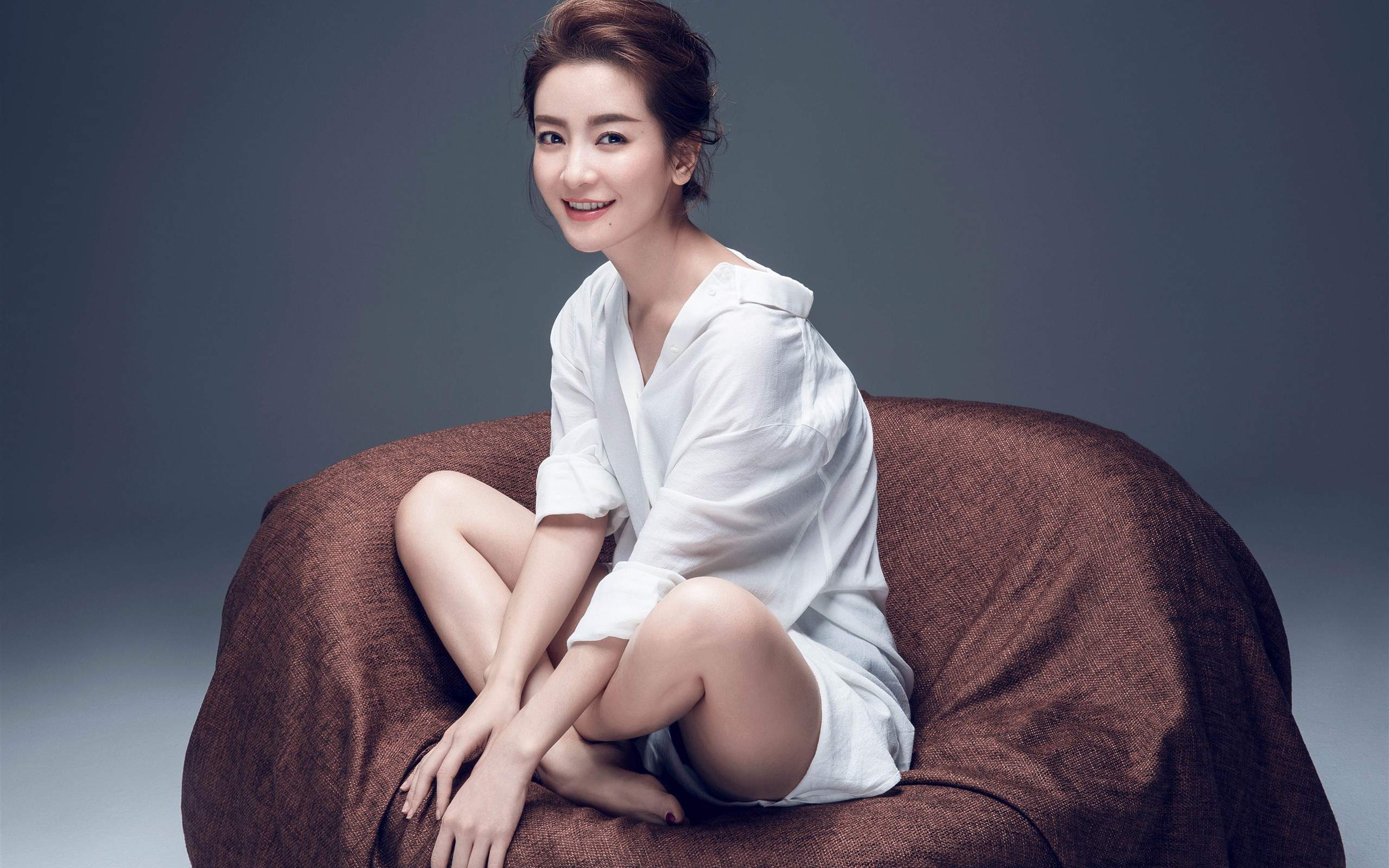 美女明星李晟桌面超清壁纸图片