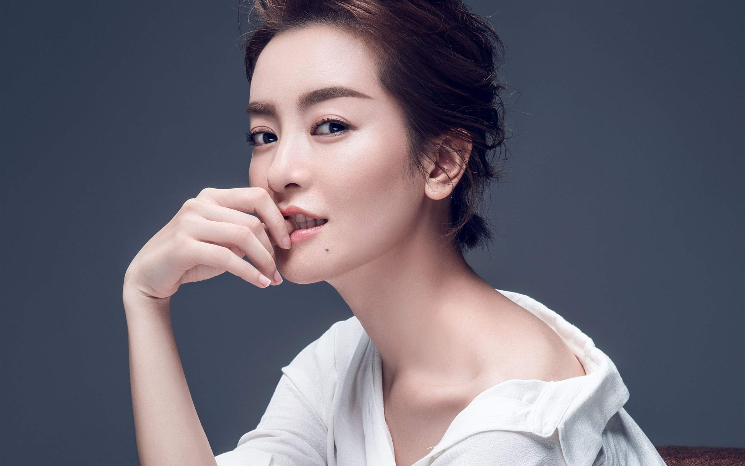 美女明星李晟桌面超清壁纸图片