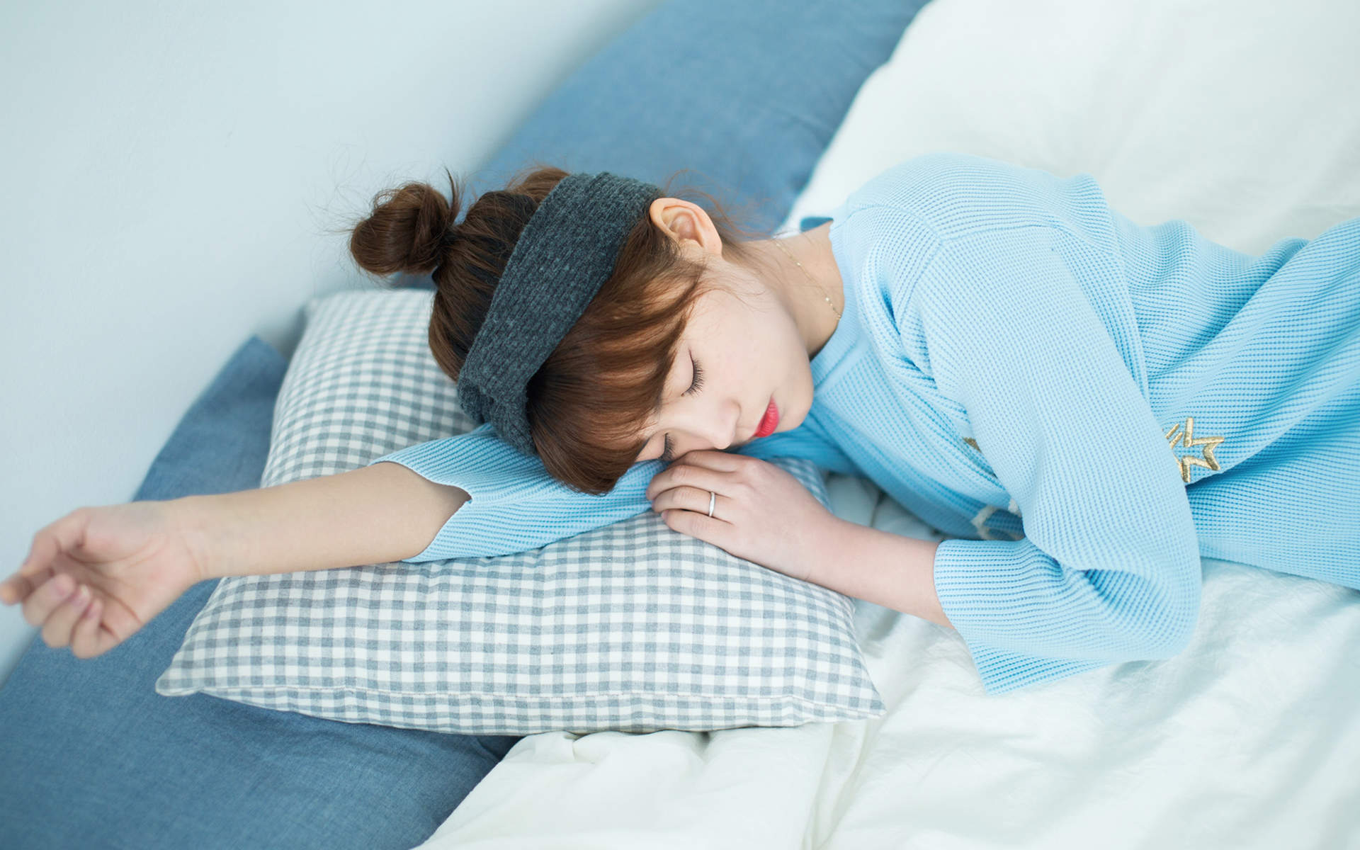 二次元甜美女生动漫手机壁纸图片