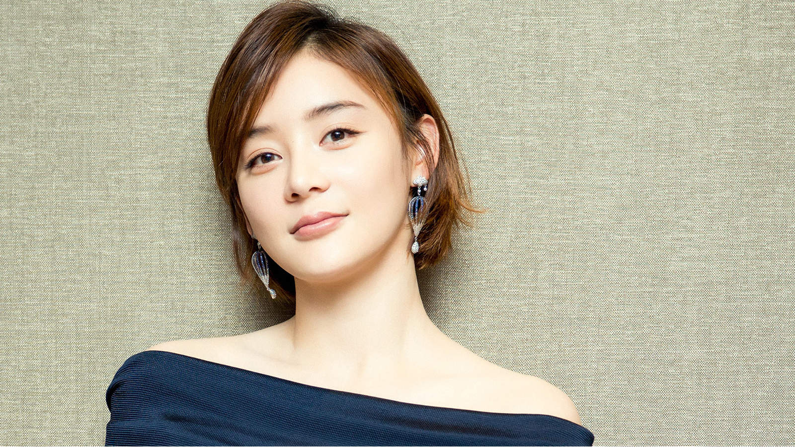 高清中国内地影视湖北省襄阳女演员袁姗姗羽毛裙唯美写真桌面壁纸图片 高清中国内地影视湖北省襄阳女演员袁姗姗羽毛裙唯美写真桌面壁纸图片