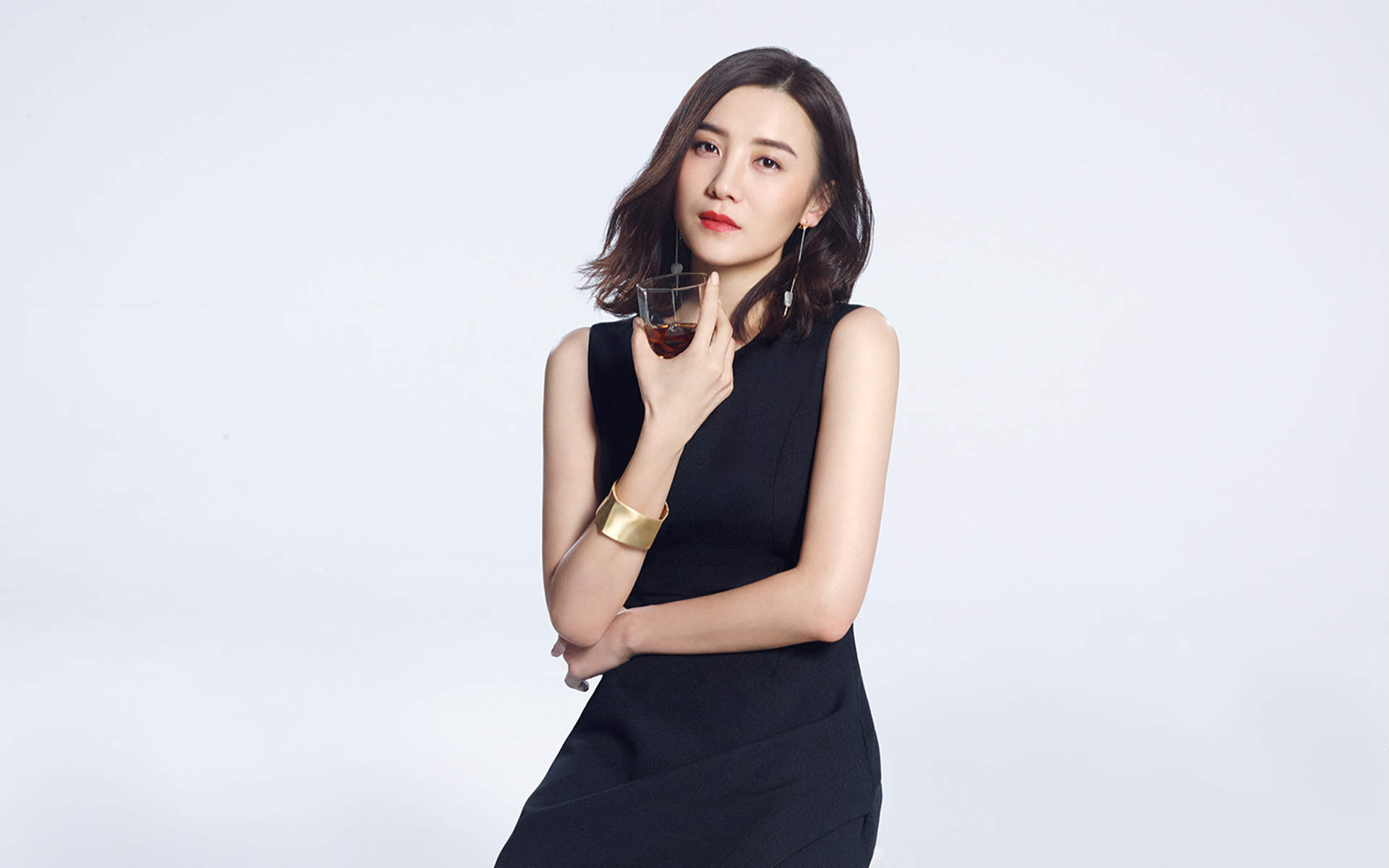 黑龙江省哈尔滨市南岗女明显宋佳钉珠连衣裙优雅写真图片图片