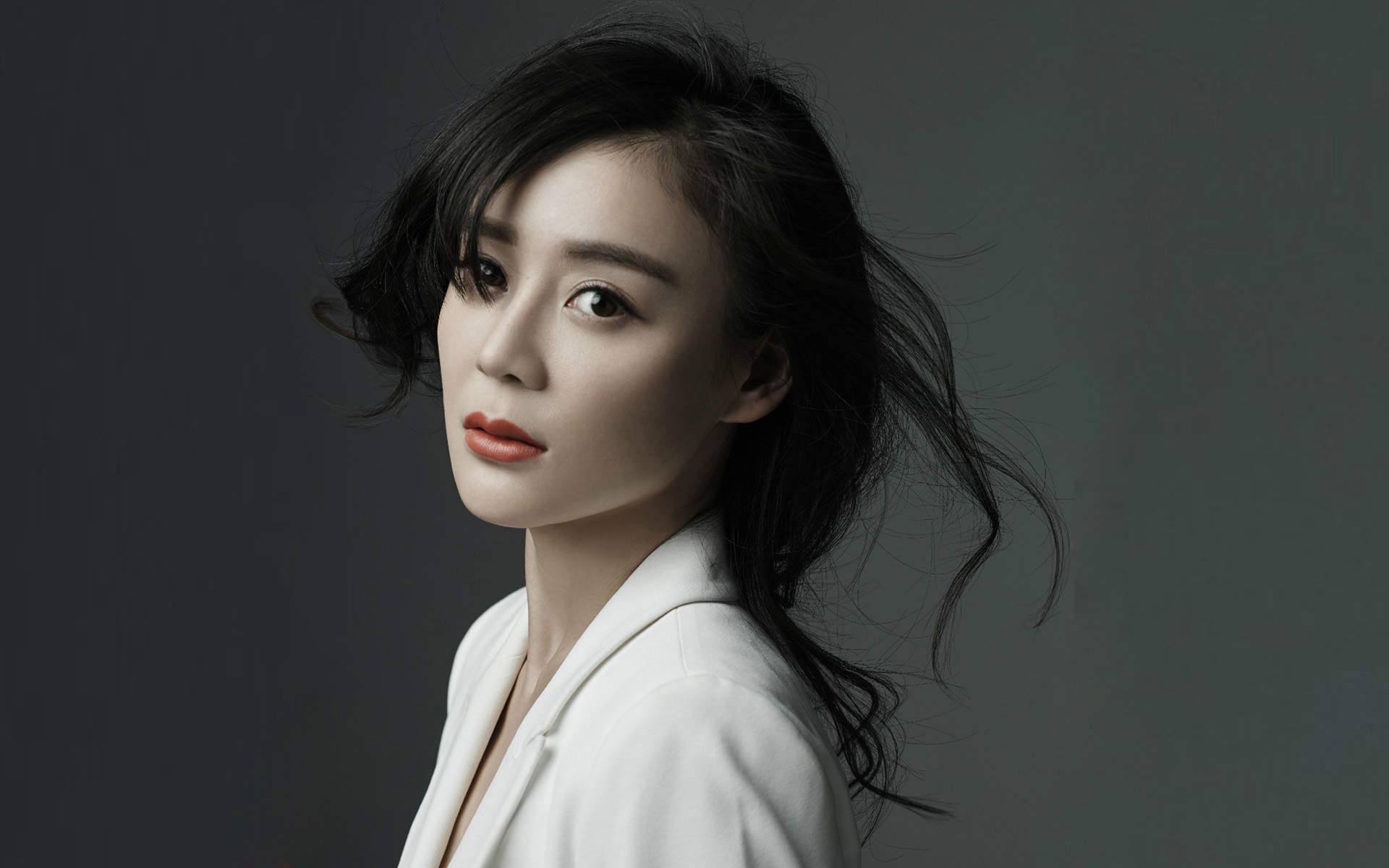 高清中国内地影视湖北省襄阳女演员袁姗姗羽毛裙唯美写真桌面壁纸图片 高清中国内地影视湖北省襄阳女演员袁姗姗羽毛裙唯美写真桌面壁纸图片