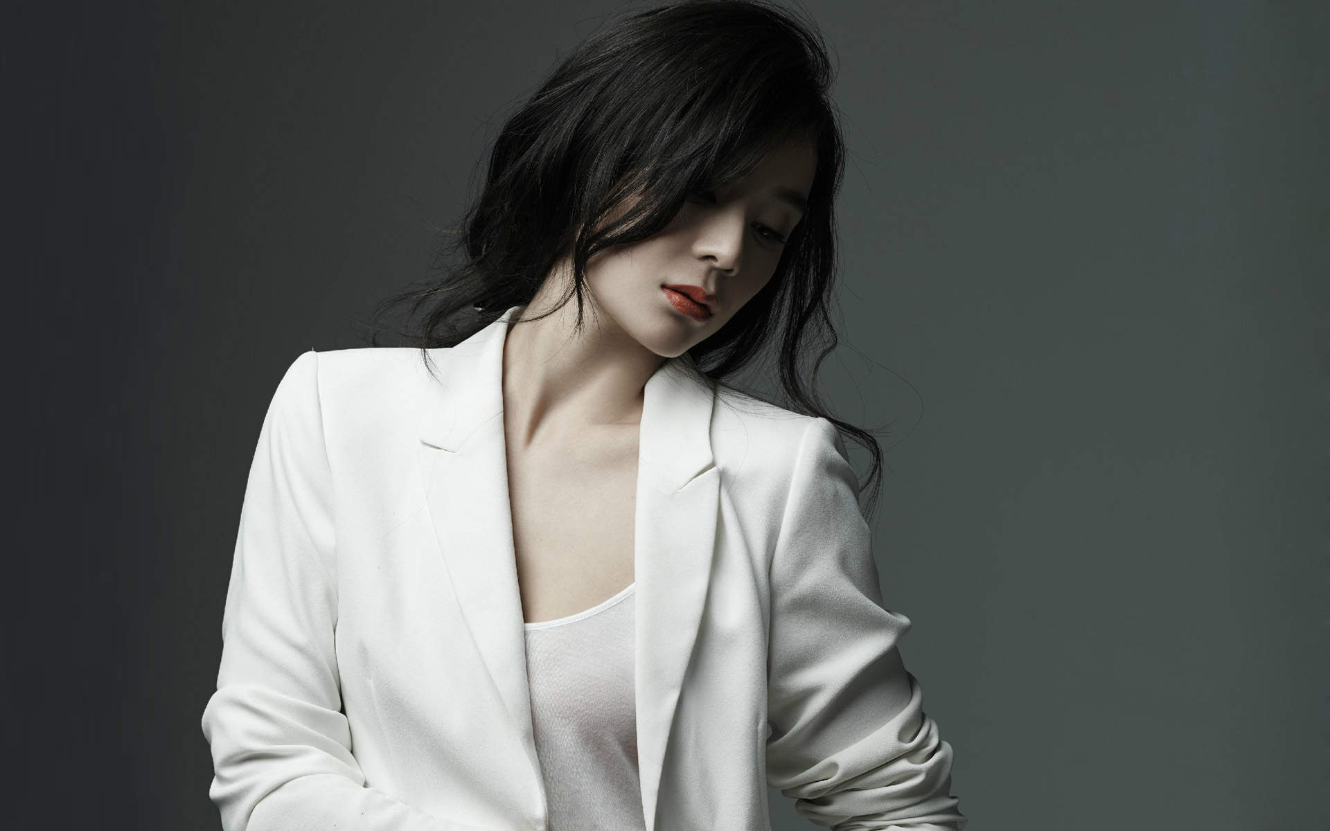 高清中国内地影视湖北省襄阳女演员袁姗姗羽毛裙唯美写真桌面壁纸图片
