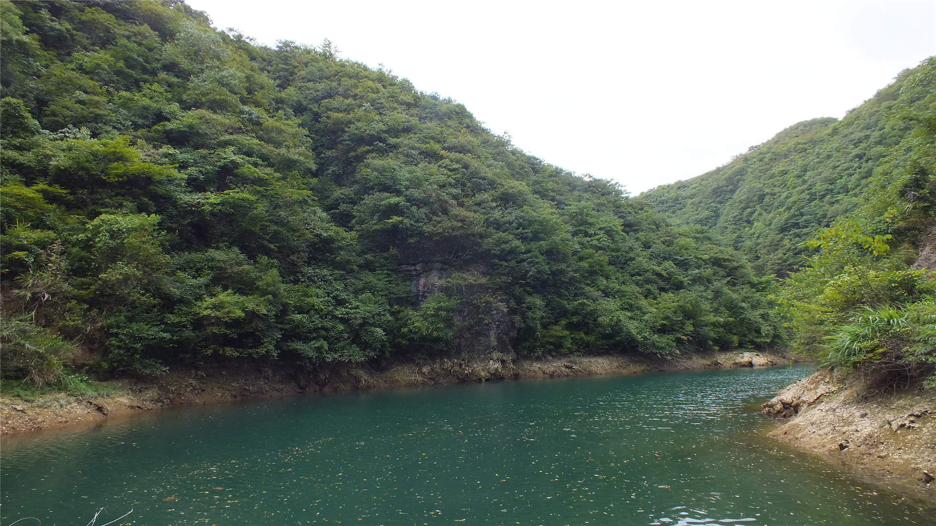 高清美景湖北恩施鹤峰屏山峡谷河水清澈见底图片图片