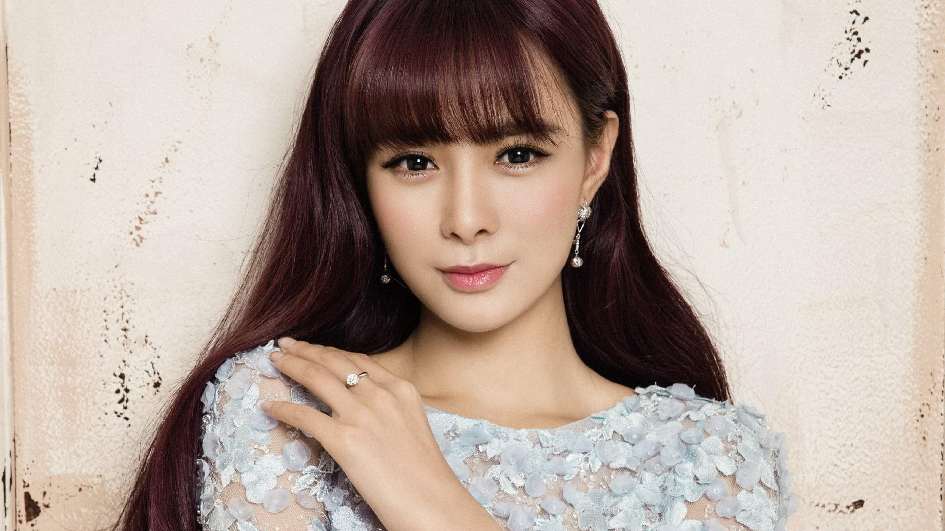 高清湖南省湘西吉首市美女沈梦辰抹胸性感唯美写真图片图片