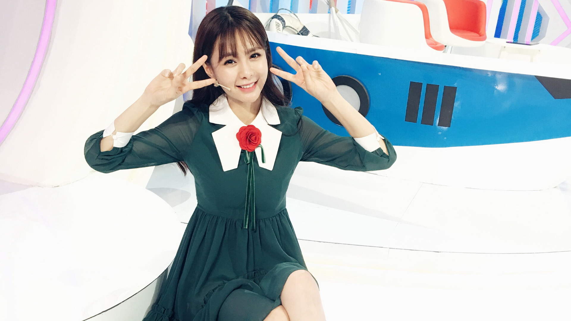 高清湖南省湘西吉首市美女沈梦辰抹胸性感唯美写真图片图片