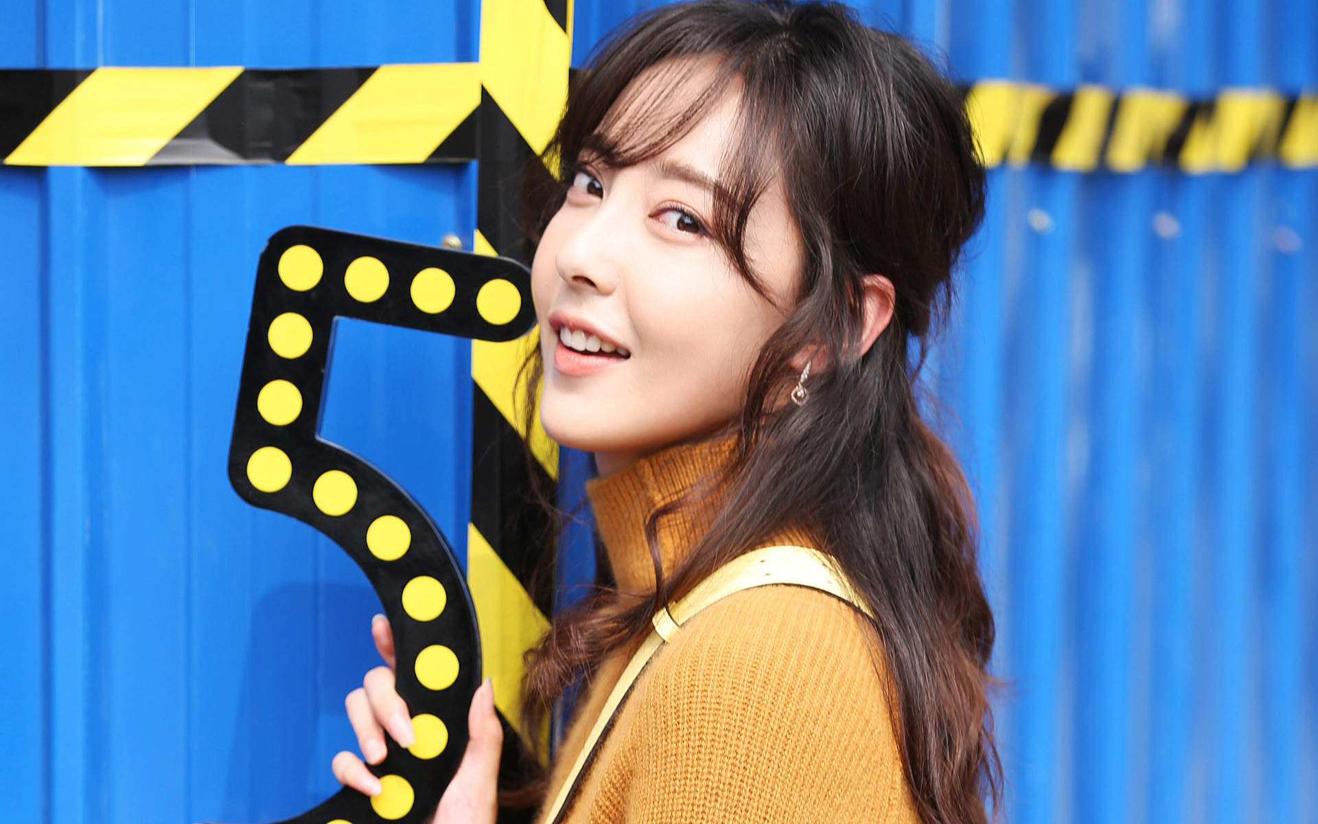 中国内地河北省沧州女演员米露性感黑白写真图片桌面壁纸图片